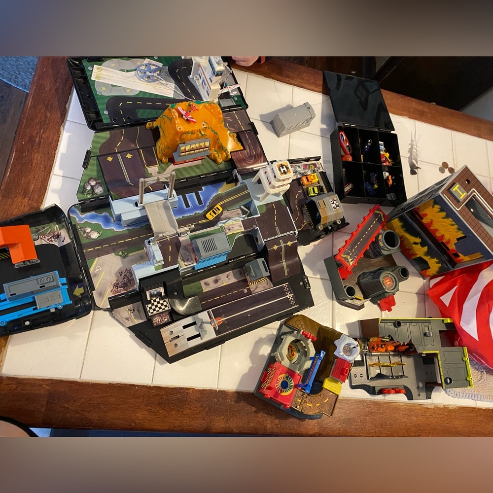 Huge BUNDLE (20+ items) Micro Machines